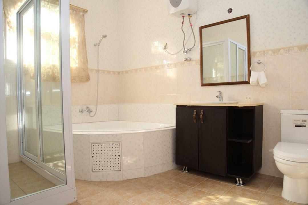 Afri-Royal Hotel Аккра Экстерьер фото